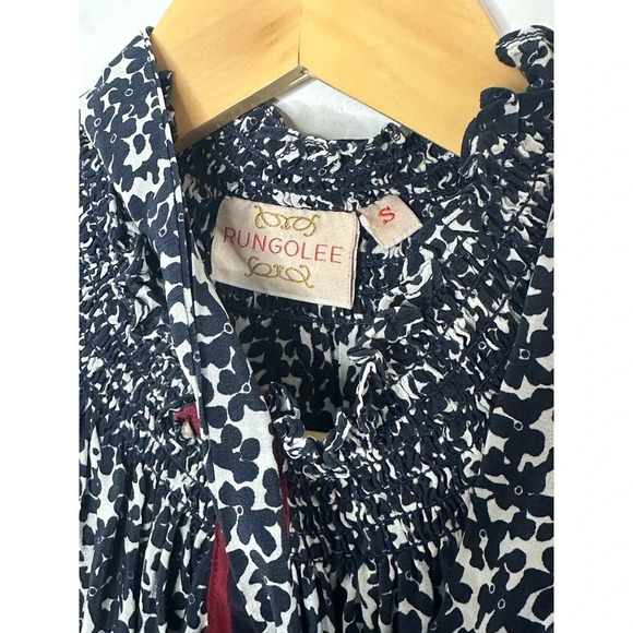 Rungolee Size S Silk Crepe High Neck Floral Blouse in Navy and Whitr - Picture 3 of 5